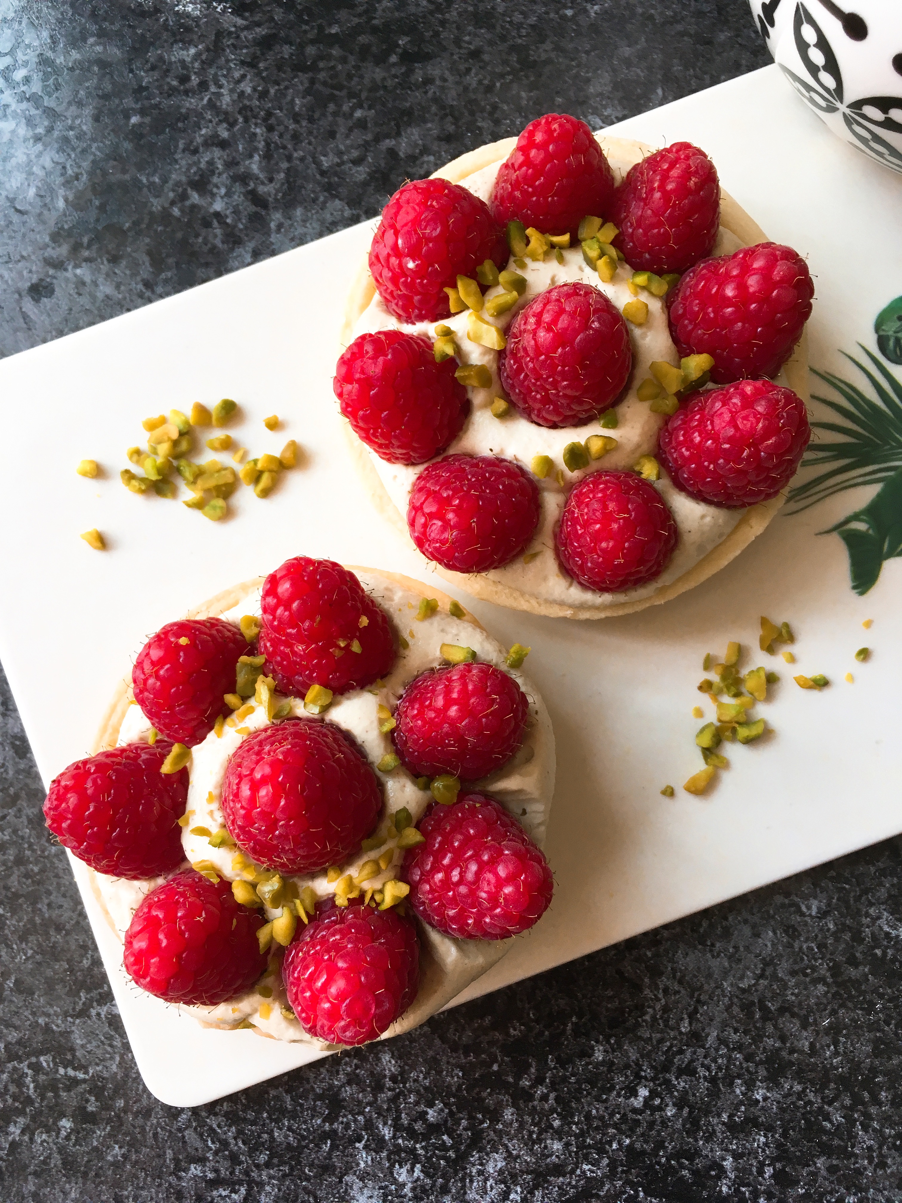 Tarte aux framboises et crème de pistache